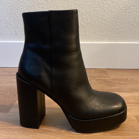 Steve Madden Black Leather Booties - Picture 2 of 3